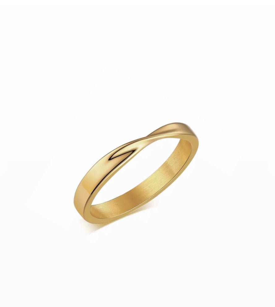 Viv Twisted Gold Ring