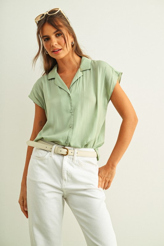 Button Down Cap Sleeve Top in Pistachio