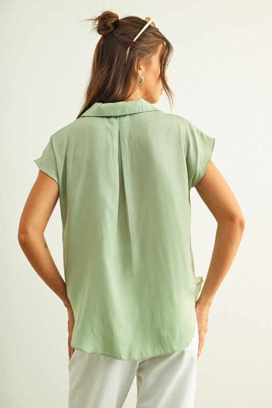 Button Down Cap Sleeve Top in Pistachio